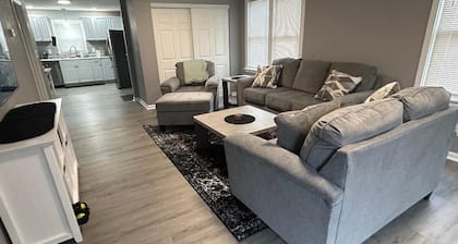 Silver Maple Cottage - 3 Bedrooms Newly Renovated!