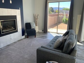 Living area - Charming Spanish Villa in fabulous Albuquerque (Albuquerque)