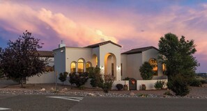Exterior - Charming Spanish Villa in fabulous Albuquerque (Albuquerque)