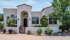 Exterior - Charming Spanish Villa in fabulous Albuquerque (Albuquerque)