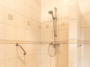 Chalet | Bathroom - Camping De Molenhof - Familiehuis 10 Personen (Reutum)
