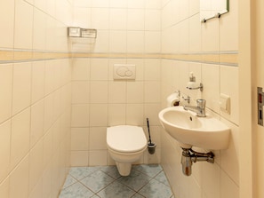 Chalet | Bathroom - Camping De Molenhof - Familiehuis 10 Personen (Reutum)