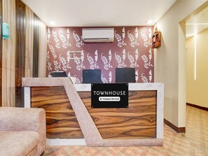 Reception - Townhouse Central Prayagraj Bus Terminal (Prayagraj)