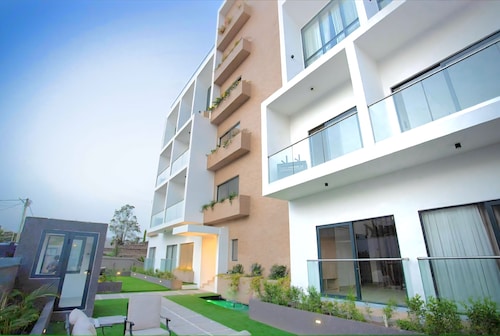 Luxury 1BR Loft with City Views – Accra Ghana