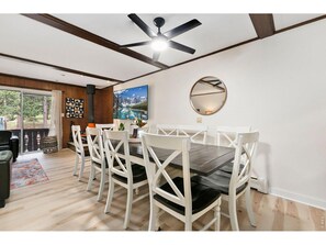 Dining - Rocky’s Riverside Retreat - heated pool, river access (Estes Park)