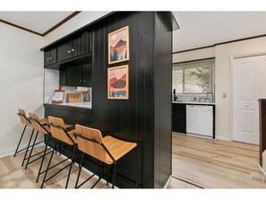 Interior - Rocky’s Riverside Retreat - heated pool, river access (Estes Park)