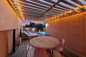 Outdoor dining - Saltwater Pool, Spa, and Mountain Views in Palm Springs (Palm Springs)