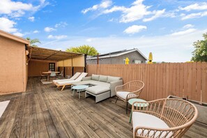 Terrace/patio - Saltwater Pool, Spa, and Mountain Views in Palm Springs (Palm Springs)