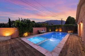 Outdoor pool, a heated pool - Saltwater Pool, Spa, and Mountain Views in Palm Springs (Palm Springs)