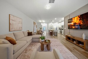 Living area - 5BR house sleeps 11 with private pool in kissimmee (Kissimmee)