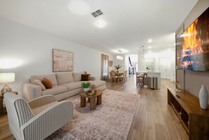 Living area - 5BR house sleeps 11 with private pool in kissimmee (Kissimmee)