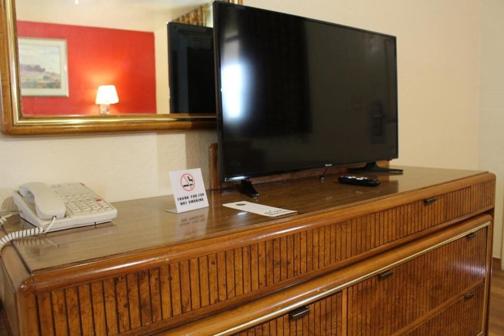 Classic Single Room, 1 Queen Bed, Non Smoking, Kitchenette | Interior