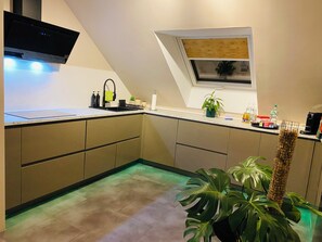 Private kitchen - Cozy vacation and trade fair apartment directly on the Rhine - Wesseling  (Wesseling)