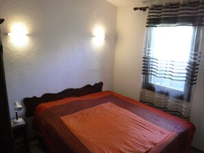 2 chambres, fer et planche Ă repasser, draps fournis