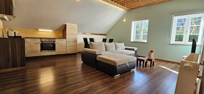 Living area - The lake: 4 persoonsappartement op een boerderijsetting (Schloss Treffen)