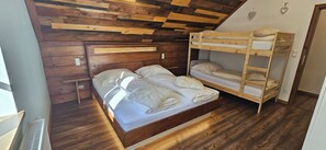 Room - The lake: 4 persoonsappartement op een boerderijsetting (Schloss Treffen)