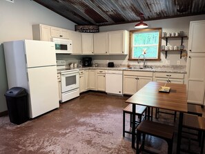 Private kitchen - Wild Ride Retreat-Secluded /Trailer Parking /Pets 
 sleeps 6, 12.1mi Albert Pike (Caddo Gap)