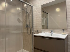 Shower, hair dryer, towels - AG PRESIDENTE 3A-2 - only families (Playa de Gandía)