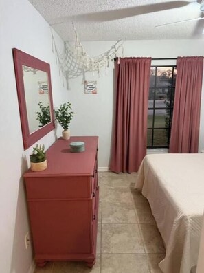 3 chambres, fer et planche à repasser, Wi-Fi, draps fournis