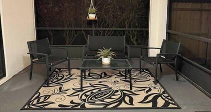 Disney & Daytona Retreat - Cozy Home with Private Yard Near Top Attractions