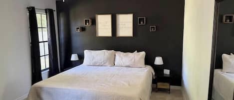 3 habitaciones, tabla de planchar con plancha, wifi y ropa de cama