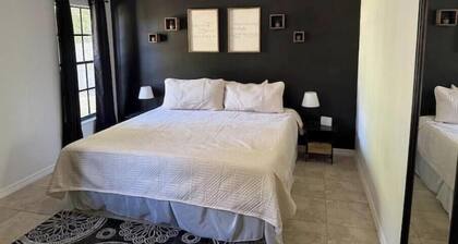 Disney & Daytona Retreat - Cozy Home with Private Yard Near Top Attractions