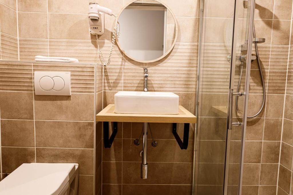 Standard Double Room | Bathroom