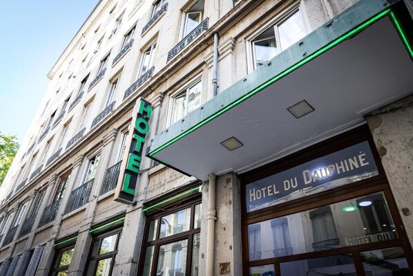 Exterior detail - Hotel du Dauphiné (Lyon)