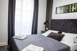 Standard Double Room - Hotel du Dauphiné (Lyon)