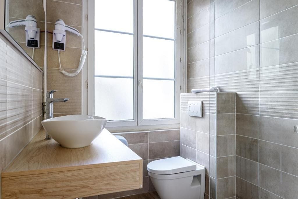 Standard Double Room | Bathroom