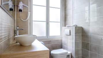 Standard Double Room | Bathroom