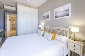 3 bedrooms, iron/ironing board, free WiFi, bed sheets - AG GÓNDOLA 8 - only families (Playa de Gandía)