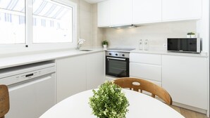 A modern kitchen with white cabinets, a built-in oven, a microwave, and a dishwasher. - VORAMAR II - only families (Playa de Gandía)