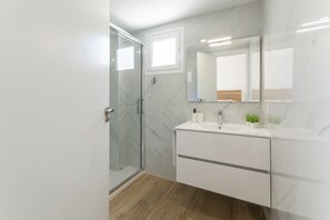 Shower, hair dryer, towels - VORAMAR II - only families (Playa de Gandía)