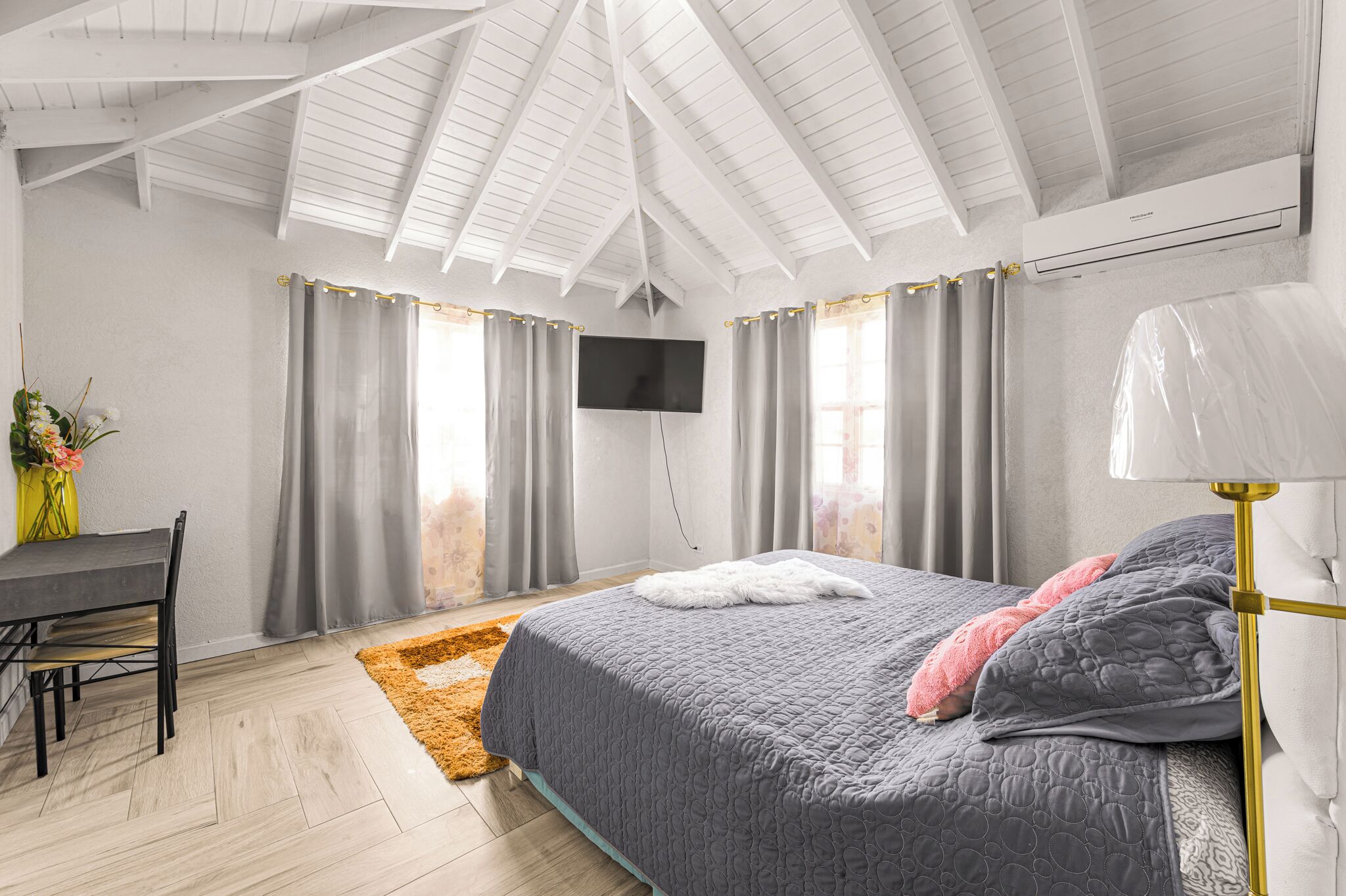 4 chambres, fer et planche à repasser, Wi-Fi, literie fournie