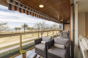 TV - Luxury vacations in Bermuda Apartments in front of the beach - ONLY FAMILIES (Playa de Gandía)