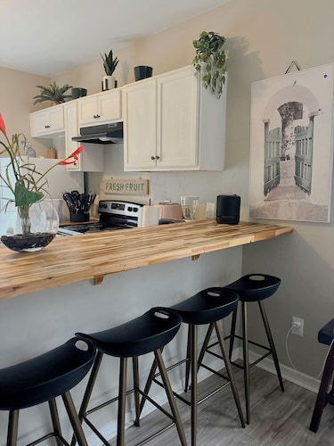 Quiant 3BR Rural Retreat Near Bay St. Louis with Fire Pit, Yard & Artsy Vibes