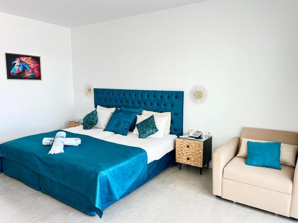 Deluxe Triple Room, Sea View, Beachside