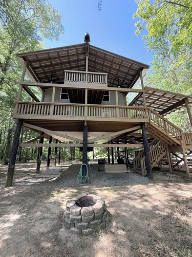 Unique elevated 3-bedroom River House with AC and High Speed Internet,Sleeps 13