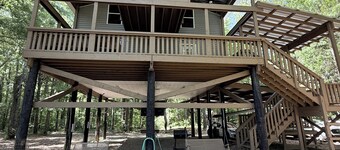 Unique elevated 3-bedroom River House with AC and High Speed Internet,Sleeps 13