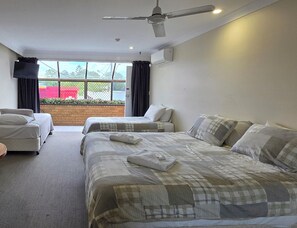 Family Triple Room, Balcony, City View - Sisleys Motel (Lismore)