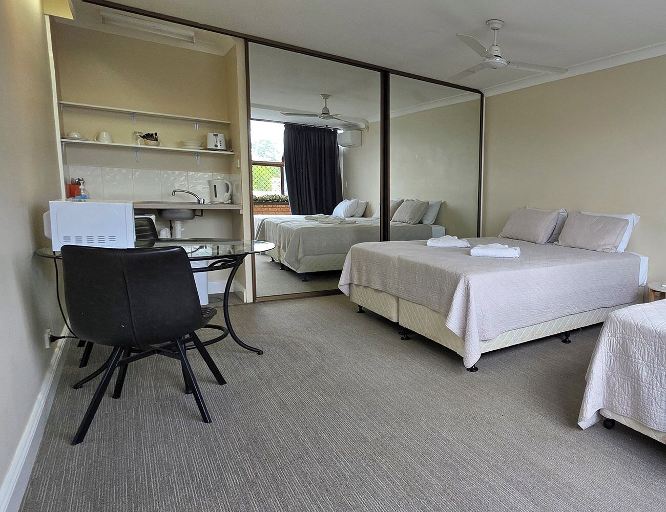 家庭三人房, 阳台, 城市景观