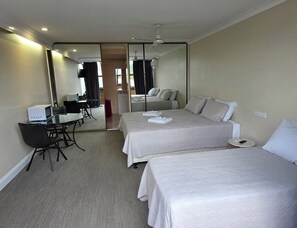 Family Üç Kişilik Oda, Balkon, Şehir Manzaralı