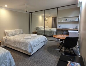 Family Triple Room, Balcony, City View - Sisleys Motel (Lismore)