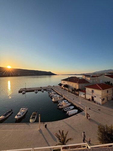 Laguna Apartments - Large room with direct sea view - Shared bathroom