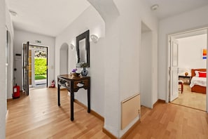 3 quartos, ferros/tábuas de passar roupa, Wi-Fi, roupa de cama
