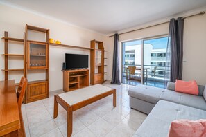 TV - Apartment 'Caju Soul By Staywise' with Balcony, Wi-Fi and Air Conditioning (Portimão)
