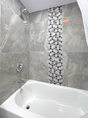 Shower, hair dryer, towels, soap - DESIGNER REMODEL - SHORT-TERM RENTAL FRIENDLY 2 Bedroom 2 Bath (Fort Myers)
