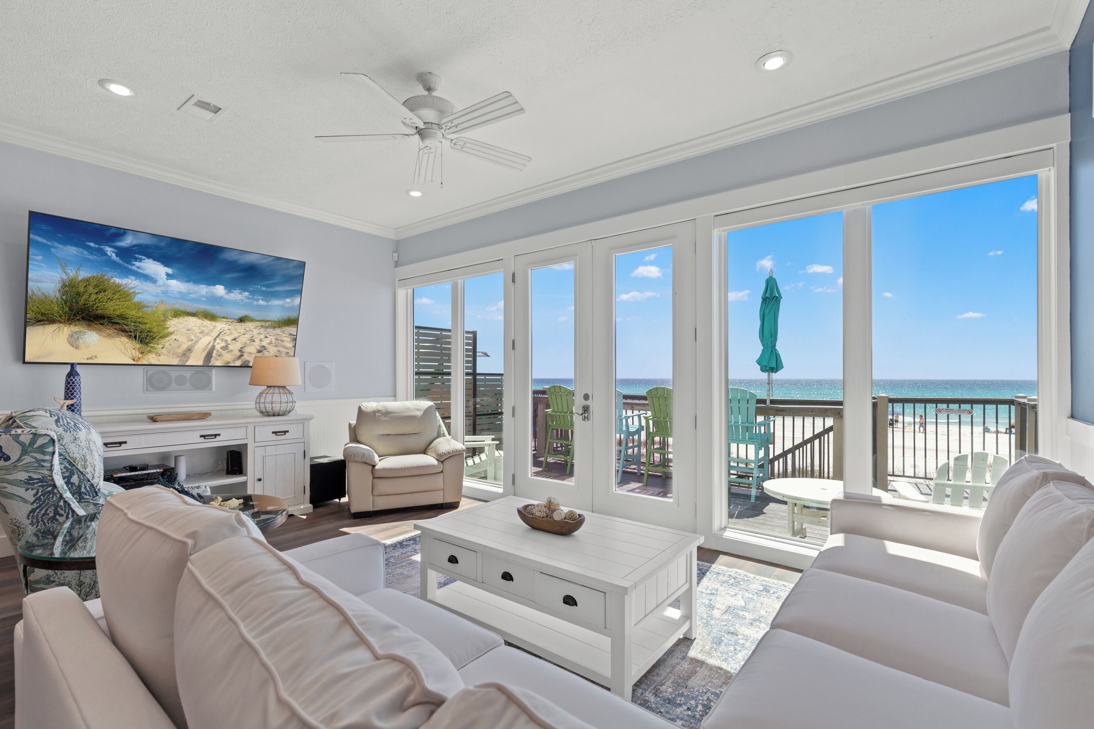 Casa adosada, varias camas, patio, vistas al mar (17659 Front Beach Rd) | Zona de estar