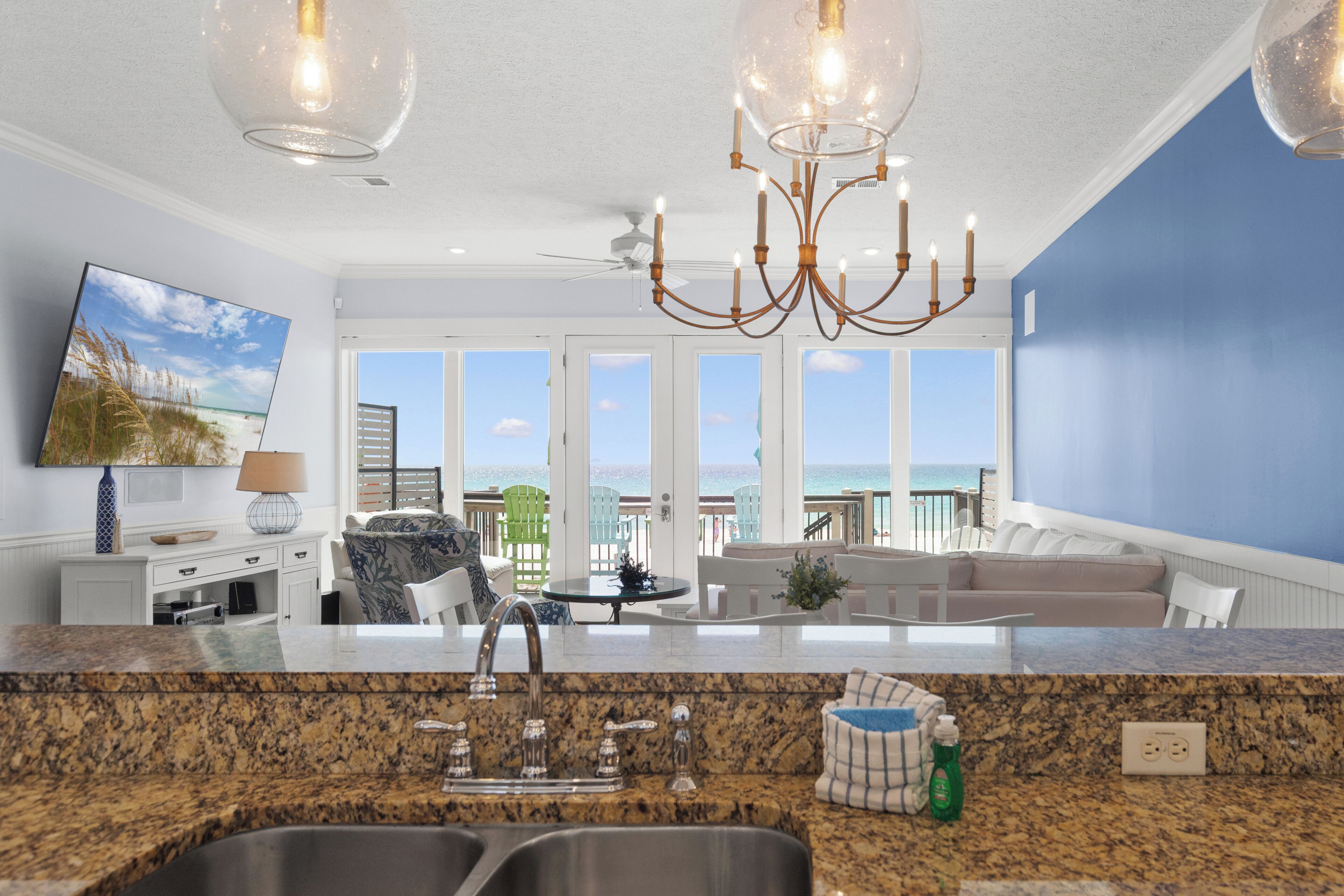 Maison mitoyenne, plusieurs lits, patio, vue océan (17659 Front Beach Rd) | Intérieur